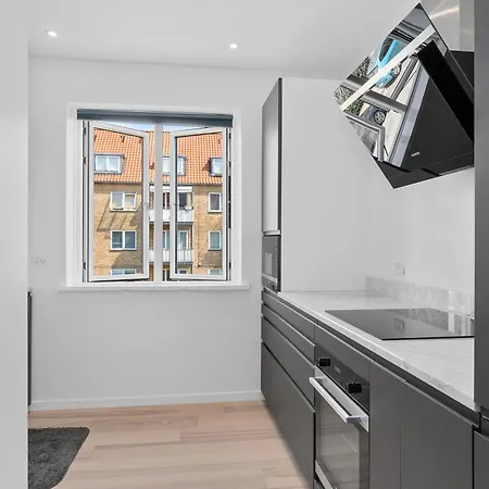 Modern Central Located Apartment *